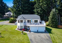 2207 June Rd  Courtenay, BC V9J 1X9