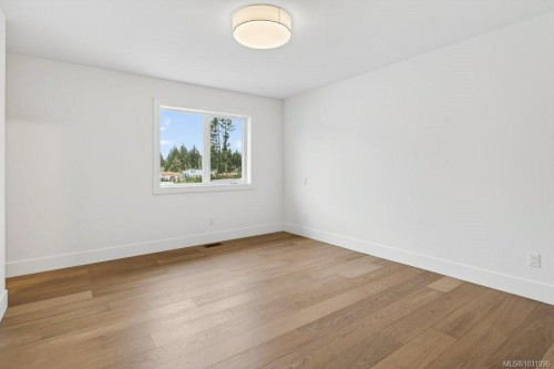 D-875 Grumman Pl, Comox, BC 