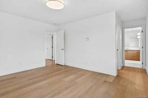 D-875 Grumman Pl, Comox, BC 