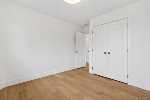 D-875 Grumman Pl, Comox, BC 