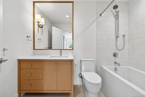 D-875 Grumman Pl, Comox, BC 