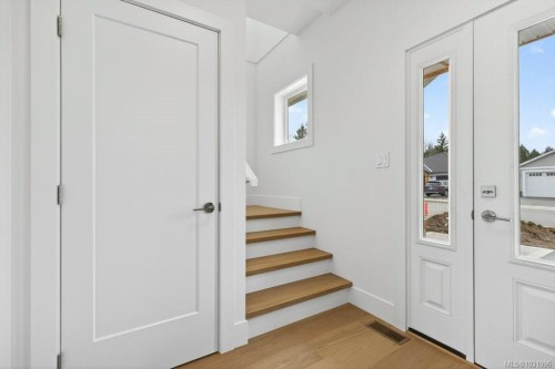 D-875 Grumman Pl, Comox, BC 