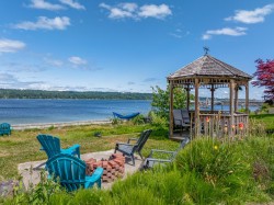 6800 Buckley Bay Frontage Rd Fanny Bay, BC V0R 1W0