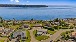 513 Ash St  Campbell River, BC V9W 5L8