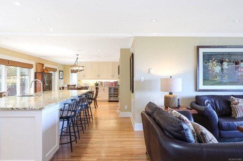 450 Judges Row, Qualicum Beach, BC 