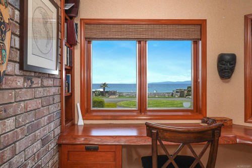 450 Judges Row, Qualicum Beach, BC 