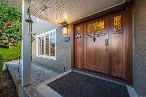 450 Judges Row, Qualicum Beach, BC 