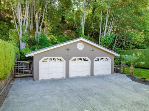 450 Judges Row, Qualicum Beach, BC 