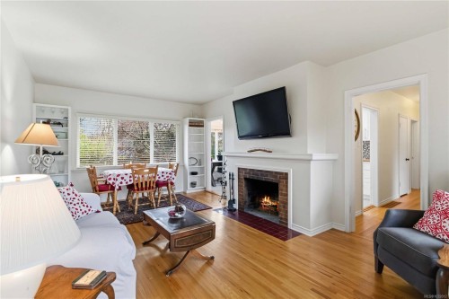 1445 Brooke St  Victoria, BC V8S 1M4