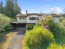 2133 Panaview Hts Central Saanich, BC V8M 1M2