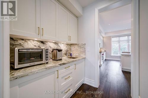 212 Sussex Avenue, Richmond Hill, ON - Indoor Photo Showing Kitchen