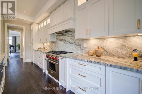 212 Sussex Avenue, Richmond Hill, ON - Indoor Photo Showing Kitchen With Upgraded Kitchen