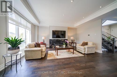 212 Sussex Avenue, Richmond Hill, ON - Indoor Photo Showing Living Room