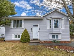 82 Governors Lake Drive Timberlea, NS B3T 1A5
