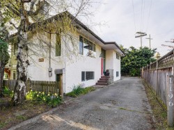 1196 Hopkins Pl Saanich, BC V8P 5L6