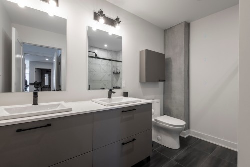 Bathroom - 208-3500 Boul. St-Elzear O., Laval (Chomedey), QC - Indoor Photo Showing Bathroom