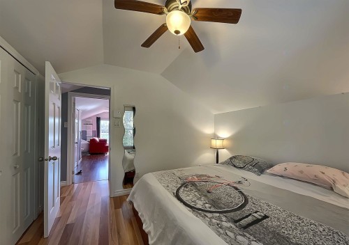 Chambre à coucher - 228 129E Avenue, Saint-Hippolyte, QC - Indoor Photo Showing Bedroom