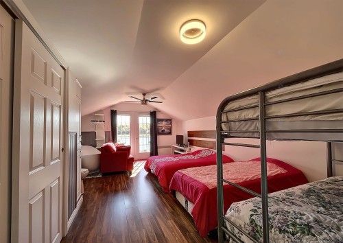 Chambre à coucher - 228 129E Avenue, Saint-Hippolyte, QC - Indoor Photo Showing Bedroom