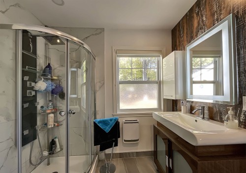Salle de bains - 228 129E Avenue, Saint-Hippolyte, QC - Indoor Photo Showing Bathroom