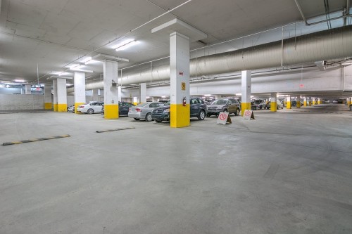 Parking - 1008-550 Rue Jean-D'Estrées, Montréal (Ville-Marie), QC - Indoor Photo Showing Garage