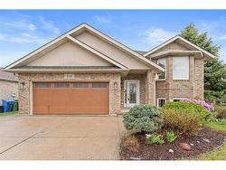 858 Hacienda  Windsor, ON N9G 2T1