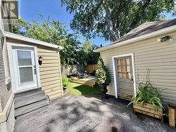 cute and compact rear yard and hobby garage - 