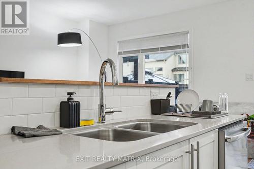 656 Putney Crescent W, Ottawa, ON - Indoor Photo Showing Kitchen With Double Sink
