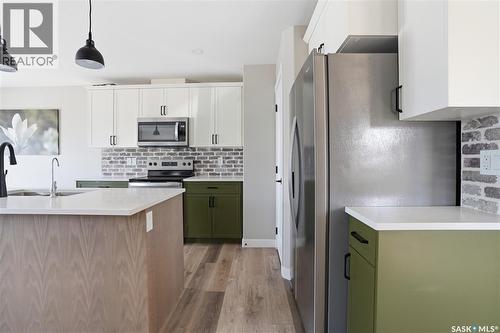 4600 Ferndale Crescent, Regina, SK - Indoor Photo Showing Kitchen With Upgraded Kitchen