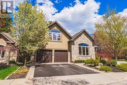 3 - 976 SHADELAND AVENUE  Burlington, ON L7T 2M5