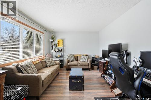 122 Forrester Road, Saskatoon, SK - Indoor Photo Showing Living Room