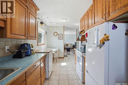122 Forrester Road, Saskatoon, SK - Indoor Photo Showing Kitchen