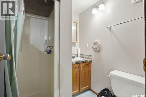 122 Forrester Road, Saskatoon, SK - Indoor Photo Showing Bathroom