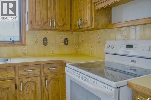802 7Th Street E, Saskatoon, SK - Indoor Photo Showing Kitchen