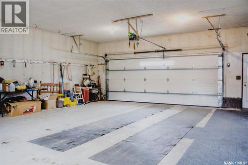 802 7Th Street E, Saskatoon, SK - Indoor Photo Showing Garage