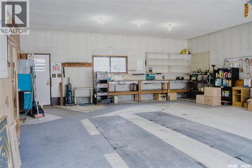 802 7Th Street E, Saskatoon, SK - Indoor Photo Showing Garage