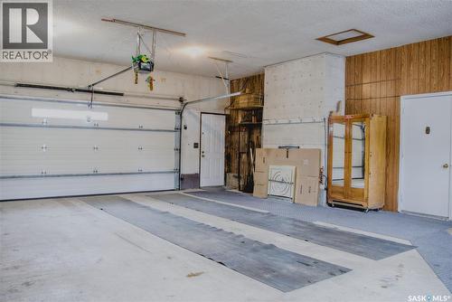 802 7Th Street E, Saskatoon, SK - Indoor Photo Showing Garage