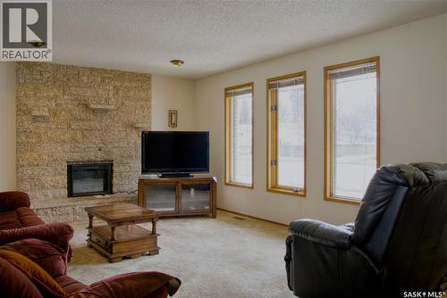 802 7Th Street E, Saskatoon, SK - Indoor Photo Showing Living Room With Fireplace