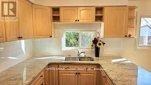 2529 Trondheim Crescent, Mississauga, ON - Indoor Photo Showing Kitchen