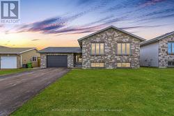 5 NILE STREET Petawawa, ON K8H 2W8