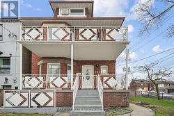 165 SELLERS AVENUE Toronto, ON M6E 3V3