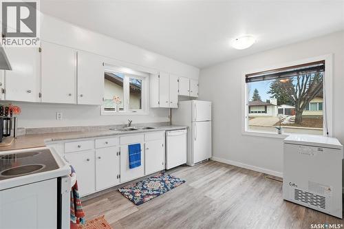 56 Welker Crescent, Saskatoon, SK - Indoor Photo Showing Kitchen With Double Sink