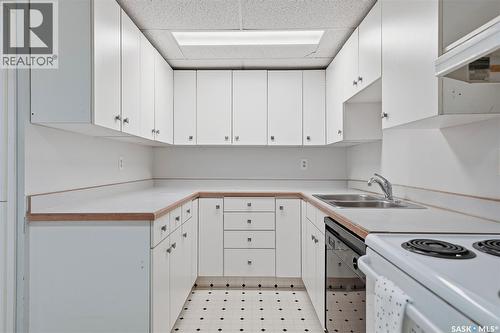 56 Welker Crescent, Saskatoon, SK - Indoor Photo Showing Kitchen With Double Sink