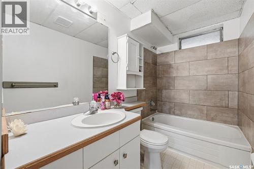 56 Welker Crescent, Saskatoon, SK - Indoor Photo Showing Bathroom