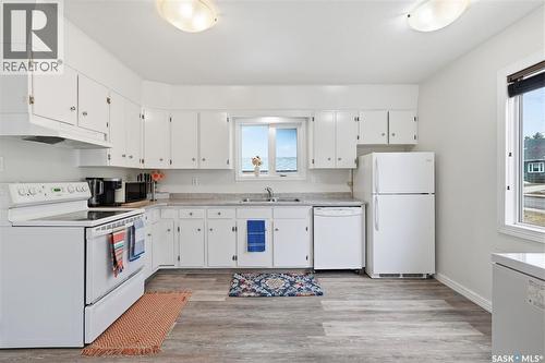 56 Welker Crescent, Saskatoon, SK - Indoor Photo Showing Kitchen With Double Sink