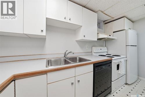 56 Welker Crescent, Saskatoon, SK - Indoor Photo Showing Kitchen With Double Sink