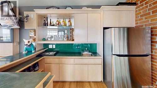 400 1150 Rose Street, Regina, SK - Indoor Photo Showing Kitchen