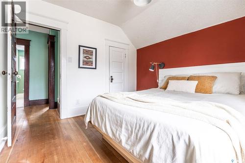215 27Th Street W, Saskatoon, SK - Indoor Photo Showing Bedroom