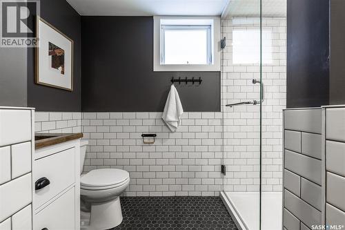 215 27Th Street W, Saskatoon, SK - Indoor Photo Showing Bathroom