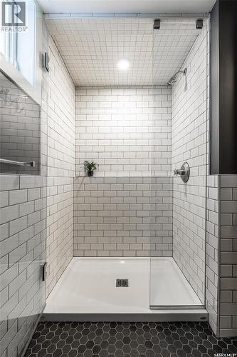 215 27Th Street W, Saskatoon, SK - Indoor Photo Showing Bathroom