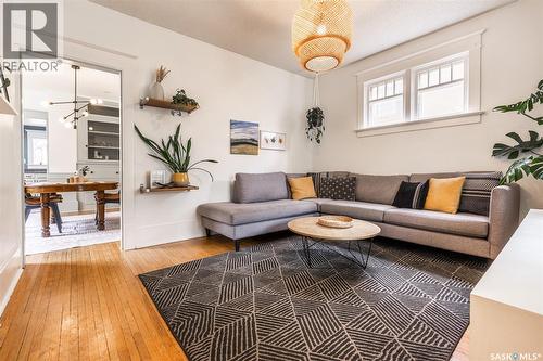 215 27Th Street W, Saskatoon, SK - Indoor Photo Showing Living Room